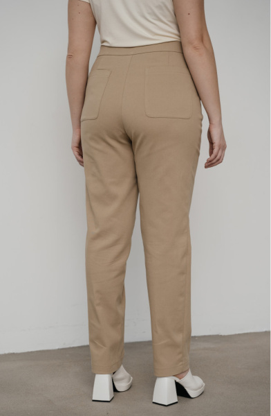 Брюки Незнакомка 05.9410.2695 хлопок костюмный ((48) 170-96-104, бежевый)